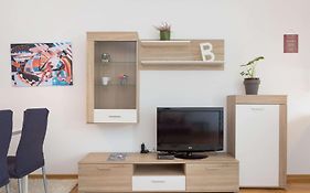 Cute And Sunny Studio With Balcony & Free Parking